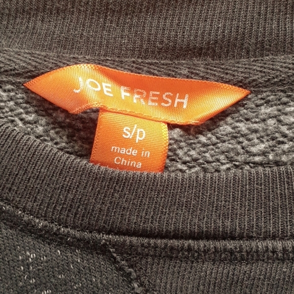 Joe Fresh crewneck black with white speckling - Picture 3 of 7